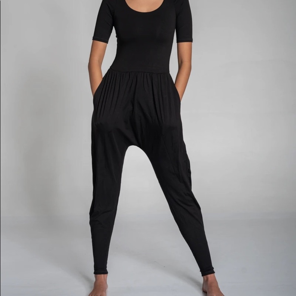Imbodhi sleeved jumpsuit black